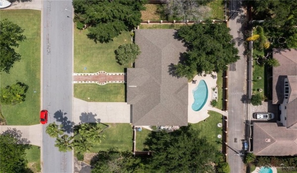 1313 Oriole Avenue, McAllen, TX 78504, 4 Bedrooms Bedrooms, ,5 BathroomsBathrooms,Residential,For Sale,1313 Oriole Avenue,469350