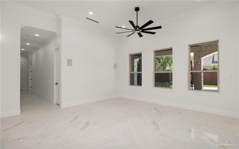 1313 Oriole Avenue, McAllen, TX 78504, 4 Bedrooms Bedrooms, ,5 BathroomsBathrooms,Residential,For Sale,1313 Oriole Avenue,469350
