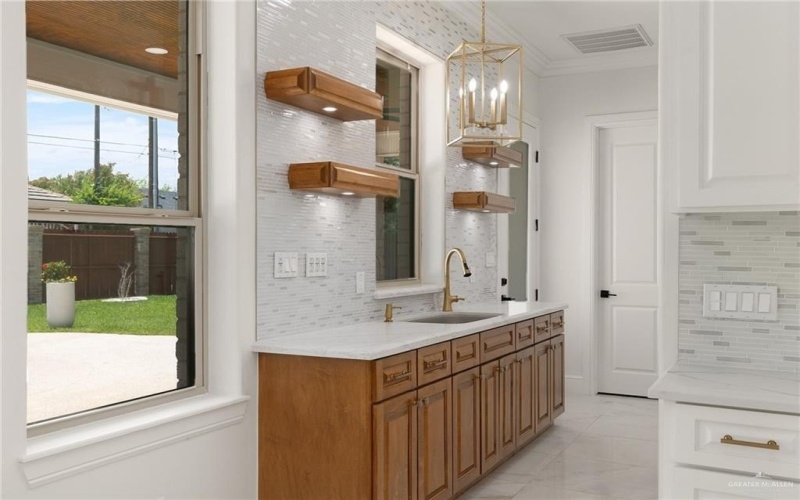 1313 Oriole Avenue, McAllen, TX 78504, 4 Bedrooms Bedrooms, ,5 BathroomsBathrooms,Residential,For Sale,1313 Oriole Avenue,469350