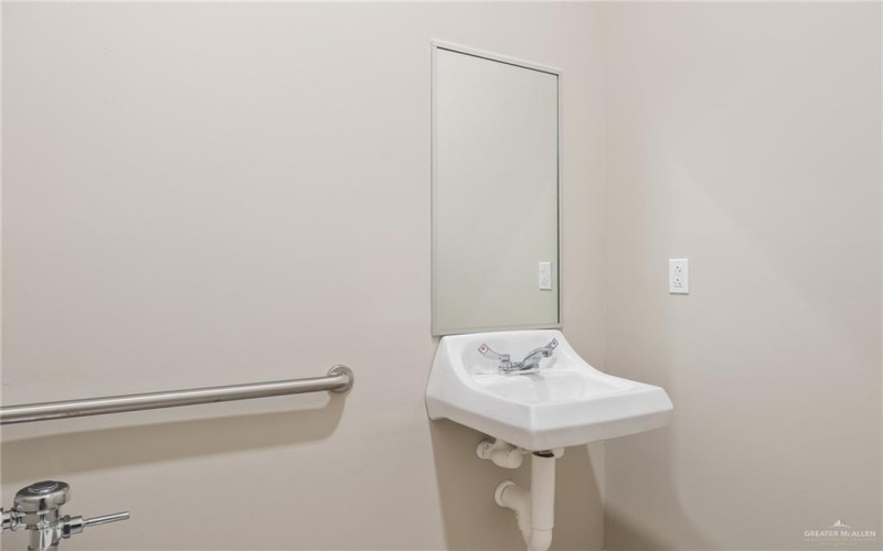 1229 E Griffin Parkway #D, Mission, TX 78572, ,Arrendamiento Comercial,En Alquiler,1229 E Griffin Parkway,469449