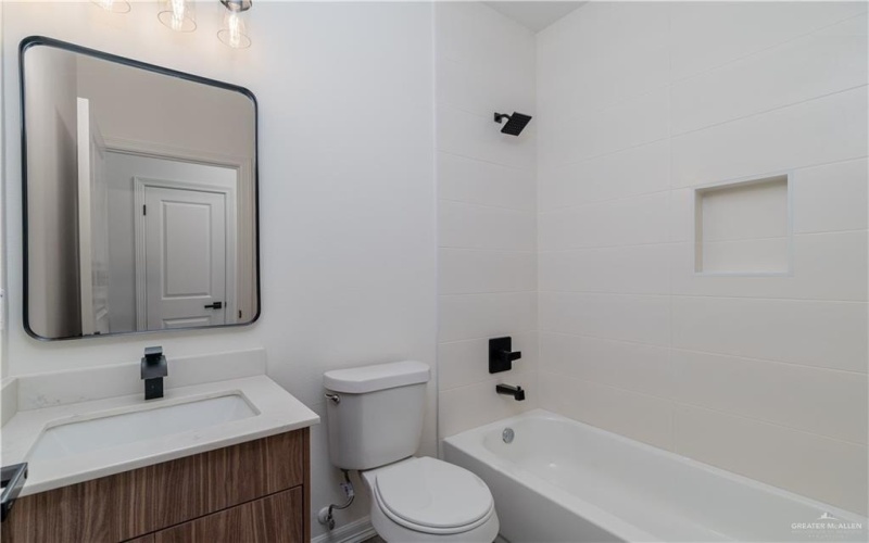 1006 N Clarence Avenue #2, Edinburg, TX 78541, 2 Bedrooms Bedrooms, ,2 BathroomsBathrooms,Residential Lease,For Rent,1006 N Clarence Avenue,469450