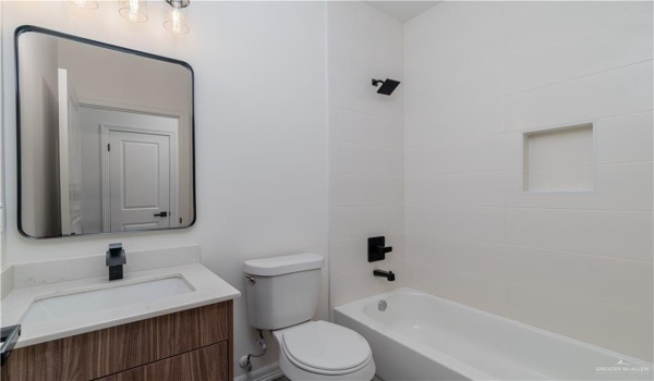 1006 N Clarence Avenue #3, Edinburg, TX 78541, 3 Bedrooms Bedrooms, ,2 BathroomsBathrooms,Residential Lease,For Rent,1006 N Clarence Avenue,469459