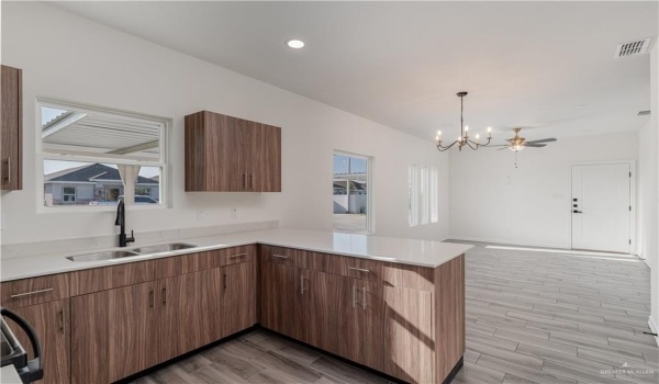 1006 N Clarence Avenue #3, Edinburg, TX 78541, 3 Bedrooms Bedrooms, ,2 BathroomsBathrooms,Residential Lease,For Rent,1006 N Clarence Avenue,469459