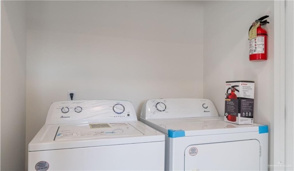 1006 N Clarence Avenue #3, Edinburg, TX 78541, 3 Bedrooms Bedrooms, ,2 BathroomsBathrooms,Residential Lease,For Rent,1006 N Clarence Avenue,469459