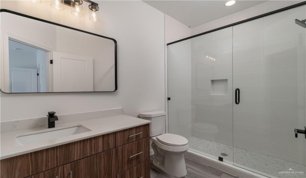 1006 N Clarence Avenue #3, Edinburg, TX 78541, 3 Bedrooms Bedrooms, ,2 BathroomsBathrooms,Residential Lease,For Rent,1006 N Clarence Avenue,469459