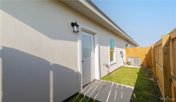 1006 N Clarence Avenue #3, Edinburg, TX 78541, 3 Bedrooms Bedrooms, ,2 BathroomsBathrooms,Residential Lease,For Rent,1006 N Clarence Avenue,469459
