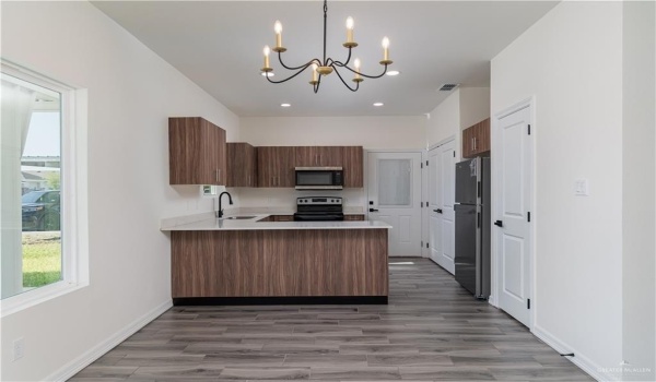 1006 N Clarence Avenue #3, Edinburg, TX 78541, 3 Bedrooms Bedrooms, ,2 BathroomsBathrooms,Residential Lease,For Rent,1006 N Clarence Avenue,469459