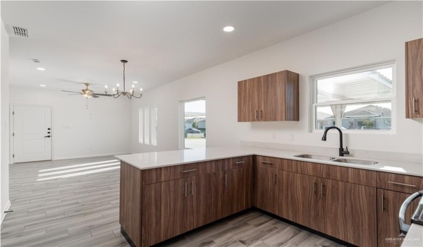 1006 N Clarence Avenue #3, Edinburg, TX 78541, 3 Bedrooms Bedrooms, ,2 BathroomsBathrooms,Residential Lease,For Rent,1006 N Clarence Avenue,469459