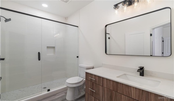 1006 N Clarence Avenue #3, Edinburg, TX 78541, 3 Bedrooms Bedrooms, ,2 BathroomsBathrooms,Residential Lease,For Rent,1006 N Clarence Avenue,469459