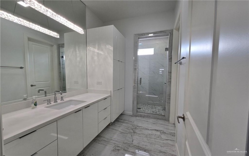6711 N 11th Lane N, McAllen, TX 78504, 3 Habitaciones Habitaciones , ,3 BañosBaños,Residential,En Venta,6711 N 11th Lane N,470147