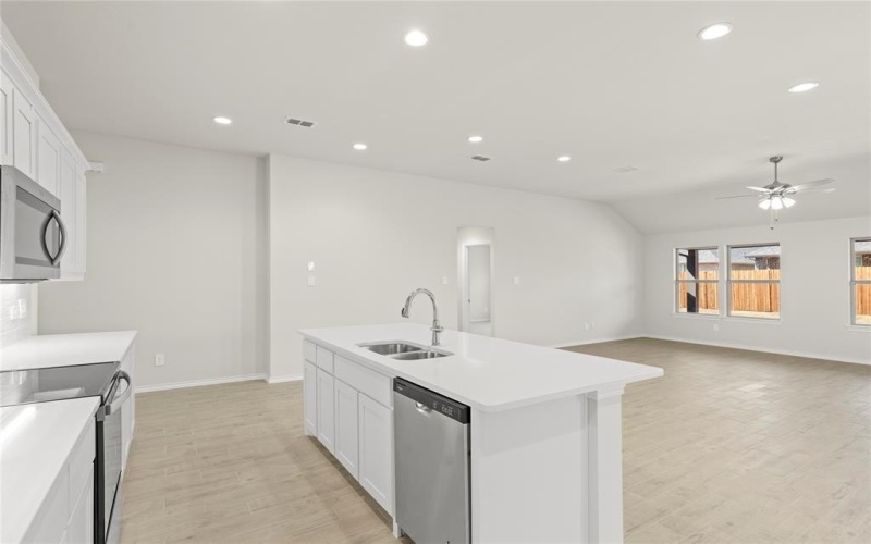 2105 Hickory Lane, Aubrey, TX 76227, 3 Bedrooms Bedrooms, ,2 BathroomsBathrooms,Residential,For Sale,2105 Hickory Lane,20866466