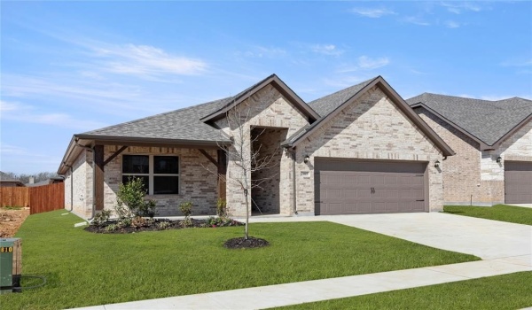 2105 Hickory Lane, Aubrey, TX 76227, 3 Bedrooms Bedrooms, ,2 BathroomsBathrooms,Residential,For Sale,2105 Hickory Lane,20866466