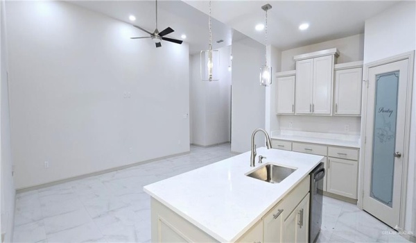 3603 Champagne Drive, Pharr, TX 78577, 3 Bedrooms Bedrooms, ,2 BathroomsBathrooms,Residential,For Sale,3603 Champagne Drive,464321