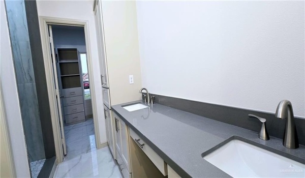 3603 Champagne Drive, Pharr, TX 78577, 3 Bedrooms Bedrooms, ,2 BathroomsBathrooms,Residential,For Sale,3603 Champagne Drive,464321
