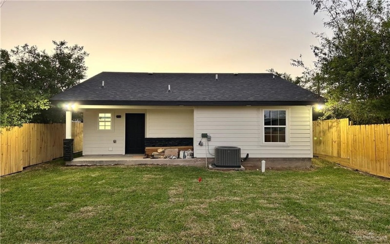 612 S 21st Street, Donna, TX 78537, 2 Bedrooms Bedrooms, ,2 BathroomsBathrooms,Residential,For Sale,612 S 21st Street,464388