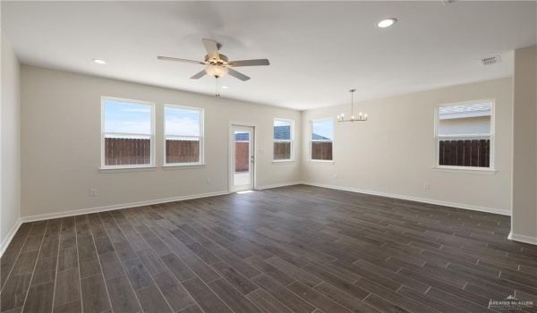 813 S Templo Dorado, Mission, TX 78572, 4 Bedrooms Bedrooms, ,3 BathroomsBathrooms,Residential,For Sale,813 S Templo Dorado,469495