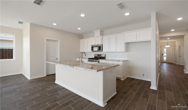 813 S Templo Dorado, Mission, TX 78572, 4 Bedrooms Bedrooms, ,3 BathroomsBathrooms,Residential,For Sale,813 S Templo Dorado,469495