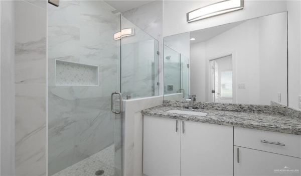 901 E Yuma Avenue #702, McAllen, TX 78503, 2 Bedrooms Bedrooms, ,2 BathroomsBathrooms,Residential Lease,For Rent,901 E Yuma Avenue,470225