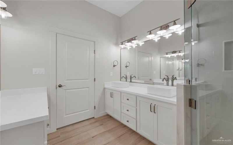 1007 Broken Arrow Drive, Alamo, TX 78516, 4 Bedrooms Bedrooms, ,2 BathroomsBathrooms,Residential,For Sale,1007 Broken Arrow Drive,469681