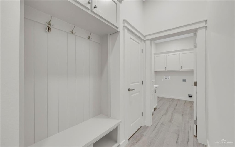 1007 Broken Arrow Drive, Alamo, TX 78516, 4 Bedrooms Bedrooms, ,2 BathroomsBathrooms,Residential,For Sale,1007 Broken Arrow Drive,469681