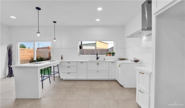 2605 Warbler Avenue, McAllen, TX 78504, 3 Bedrooms Bedrooms, ,2 BathroomsBathrooms,Residential,For Sale,2605 Warbler Avenue,470266
