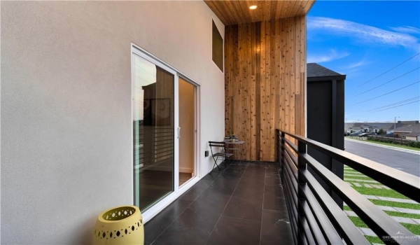 2605 Warbler Avenue, McAllen, TX 78504, 3 Bedrooms Bedrooms, ,2 BathroomsBathrooms,Residential,For Sale,2605 Warbler Avenue,470266