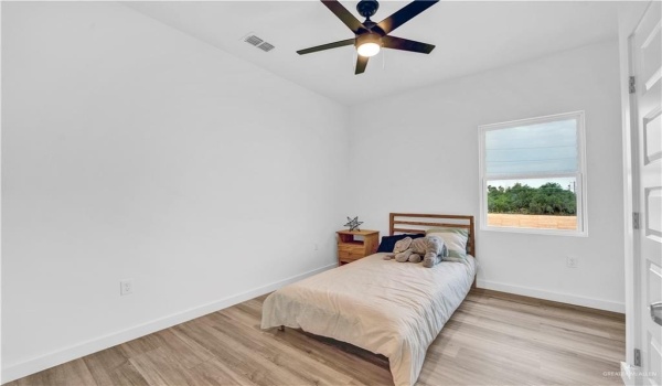 2605 Warbler Avenue, McAllen, TX 78504, 3 Bedrooms Bedrooms, ,2 BathroomsBathrooms,Residential,For Sale,2605 Warbler Avenue,470266