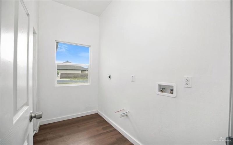 3609 E Santorini Drive, Edinburg, TX 78542, 3 Bedrooms Bedrooms, ,2 BathroomsBathrooms,Residential,For Sale,3609 E Santorini Drive,469685