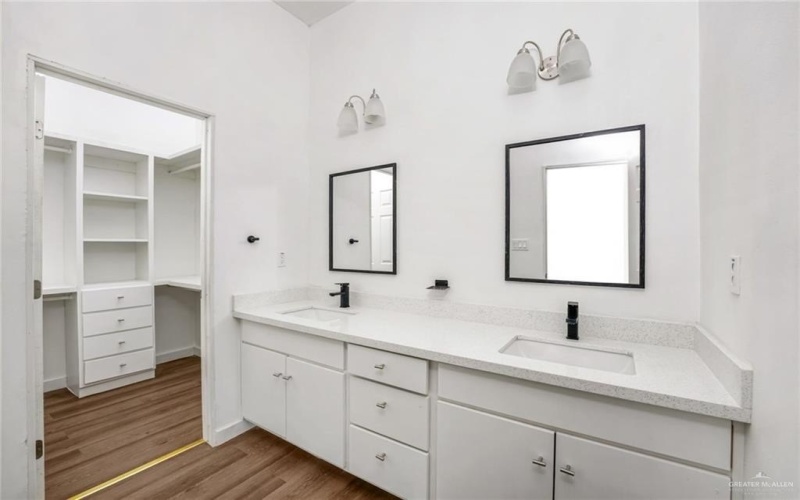 3609 E Santorini Drive, Edinburg, TX 78542, 3 Bedrooms Bedrooms, ,2 BathroomsBathrooms,Residential,For Sale,3609 E Santorini Drive,469685