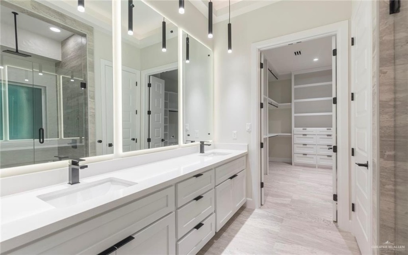 9811 24th Lane, McAllen, TX 78504, 4 Habitaciones Habitaciones , ,3 BañosBaños,Residential Lease,En Alquiler,9811 24th Lane,464697