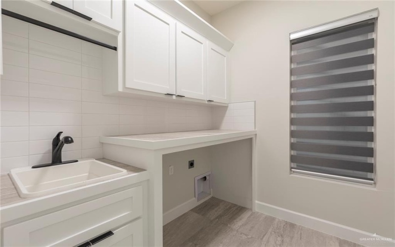 9811 24th Lane, McAllen, TX 78504, 4 Habitaciones Habitaciones , ,3 BañosBaños,Residential Lease,En Alquiler,9811 24th Lane,464697