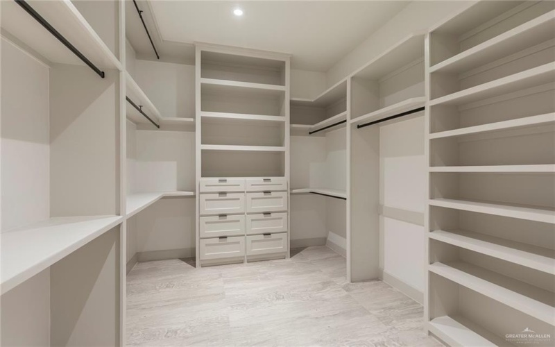 9815 24th Lane, McAllen, TX 78504, 4 Habitaciones Habitaciones , ,3 BañosBaños,Residential Lease,En Alquiler,9815 24th Lane,464699