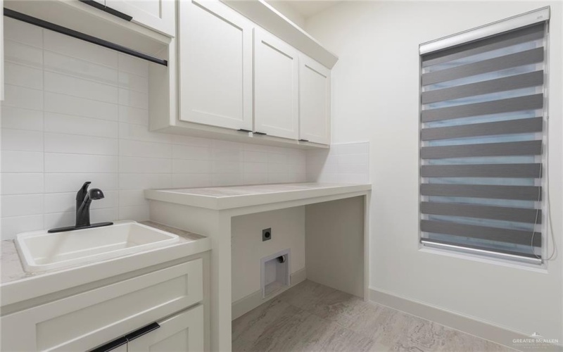 9815 24th Lane, McAllen, TX 78504, 4 Habitaciones Habitaciones , ,3 BañosBaños,Residential Lease,En Alquiler,9815 24th Lane,464699
