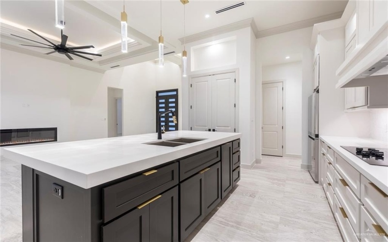 9815 24th Lane, McAllen, TX 78504, 4 Habitaciones Habitaciones , ,3 BañosBaños,Residential Lease,En Alquiler,9815 24th Lane,464699