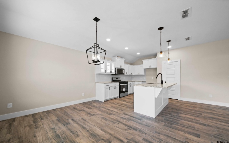 16221 Crossing Circle, Lindale, TX 75771, 3 Bedrooms Bedrooms, ,2 BathroomsBathrooms,Residential,For Sale,16221 Crossing Circle,24002584