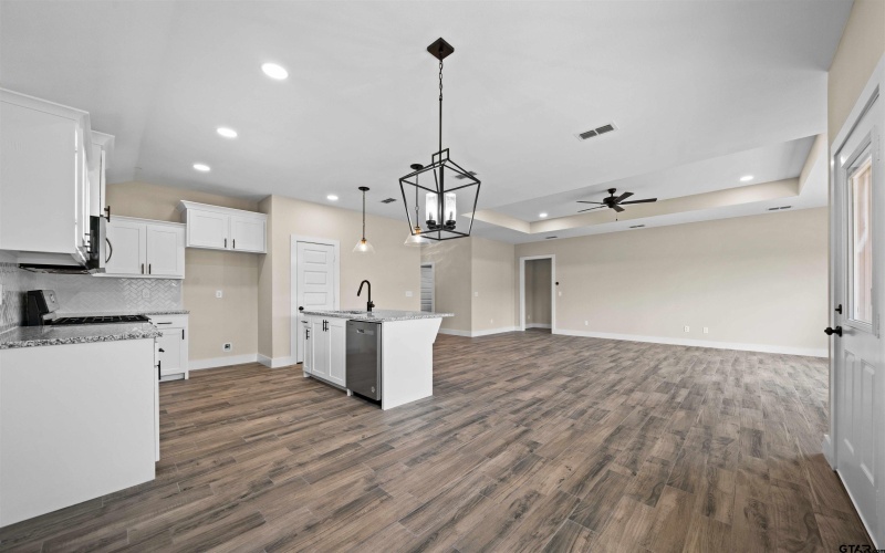 16221 Crossing Circle, Lindale, TX 75771, 3 Bedrooms Bedrooms, ,2 BathroomsBathrooms,Residential,For Sale,16221 Crossing Circle,24002584