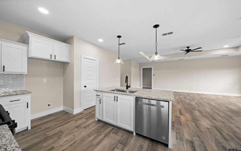 16221 Crossing Circle, Lindale, TX 75771, 3 Bedrooms Bedrooms, ,2 BathroomsBathrooms,Residential,For Sale,16221 Crossing Circle,24002584