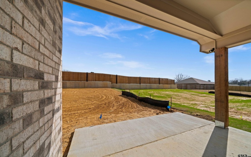 16221 Crossing Circle, Lindale, TX 75771, 3 Bedrooms Bedrooms, ,2 BathroomsBathrooms,Residential,For Sale,16221 Crossing Circle,24002584