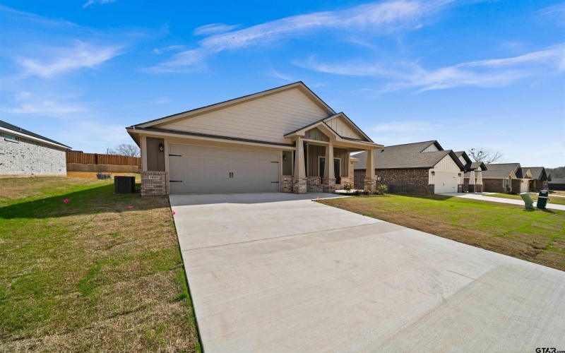 16221 Crossing Circle, Lindale, TX 75771, 3 Bedrooms Bedrooms, ,2 BathroomsBathrooms,Residential,For Sale,16221 Crossing Circle,24002584