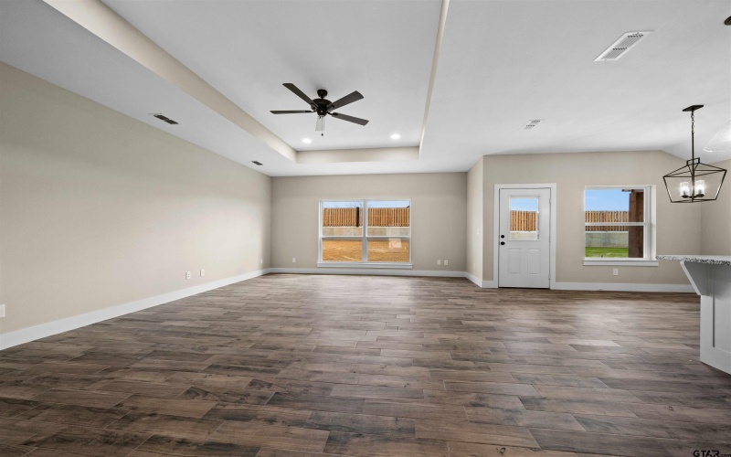 16221 Crossing Circle, Lindale, TX 75771, 3 Bedrooms Bedrooms, ,2 BathroomsBathrooms,Residential,For Sale,16221 Crossing Circle,24002584