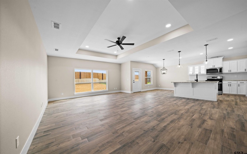 16221 Crossing Circle, Lindale, TX 75771, 3 Bedrooms Bedrooms, ,2 BathroomsBathrooms,Residential,For Sale,16221 Crossing Circle,24002584