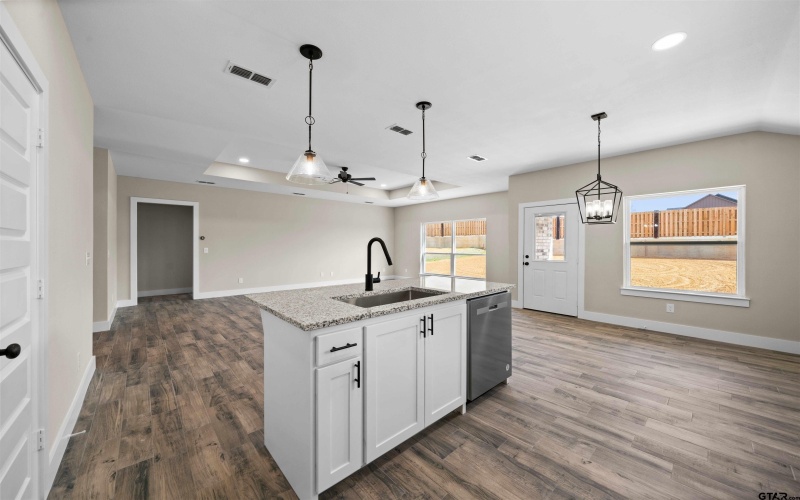 16221 Crossing Circle, Lindale, TX 75771, 3 Bedrooms Bedrooms, ,2 BathroomsBathrooms,Residential,For Sale,16221 Crossing Circle,24002584