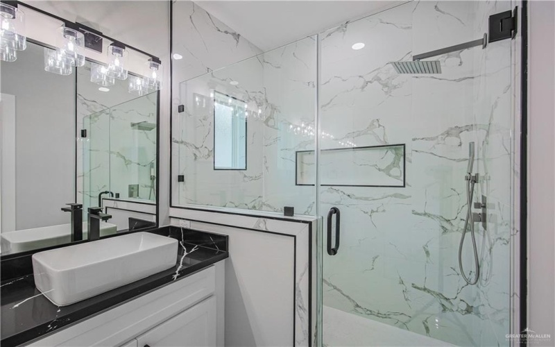 8038 N 51st Street, McAllen, TX 78504, 3 Habitaciones Habitaciones , ,2 BañosBaños,Residential,En Venta,8038 N 51st Street,470371