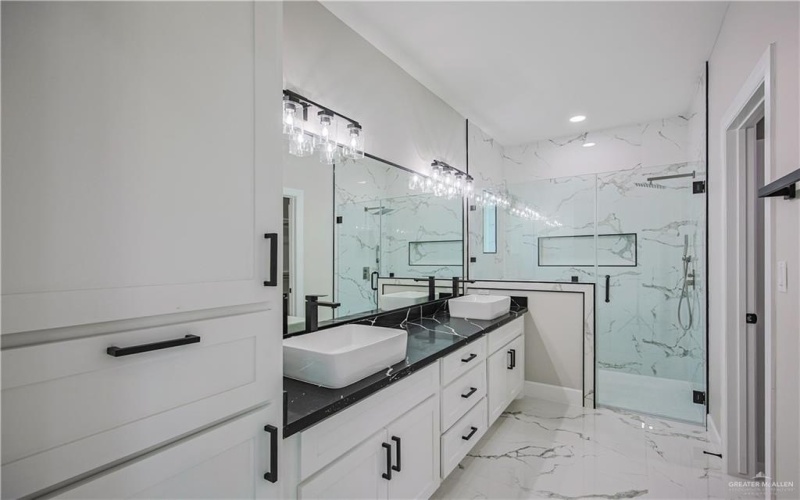 8038 N 51st Street, McAllen, TX 78504, 3 Habitaciones Habitaciones , ,2 BañosBaños,Residential,En Venta,8038 N 51st Street,470371
