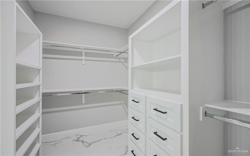 8038 N 51st Street, McAllen, TX 78504, 3 Habitaciones Habitaciones , ,2 BañosBaños,Residential,En Venta,8038 N 51st Street,470371