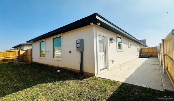 1100 Sugar Garden Avenue #4, Pharr, TX 78577, 3 Bedrooms Bedrooms, ,2 BathroomsBathrooms,Residential Lease,For Rent,1100 Sugar Garden Avenue,470421