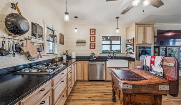 1287 Private Road 2120, Meridian, TX 76665, 2 Bedrooms Bedrooms, ,2 BathroomsBathrooms,Residential,For Sale,1287 Private Road 2120,20868552