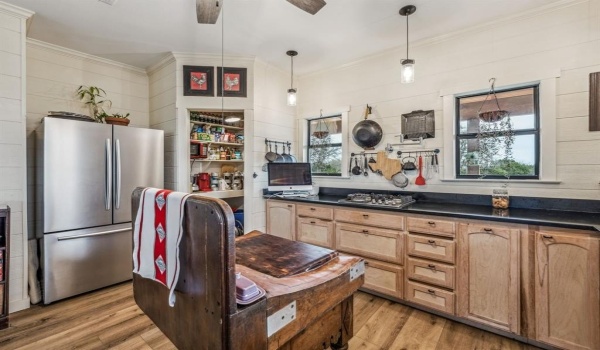 1287 Private Road 2120, Meridian, TX 76665, 2 Bedrooms Bedrooms, ,2 BathroomsBathrooms,Residential,For Sale,1287 Private Road 2120,20868552