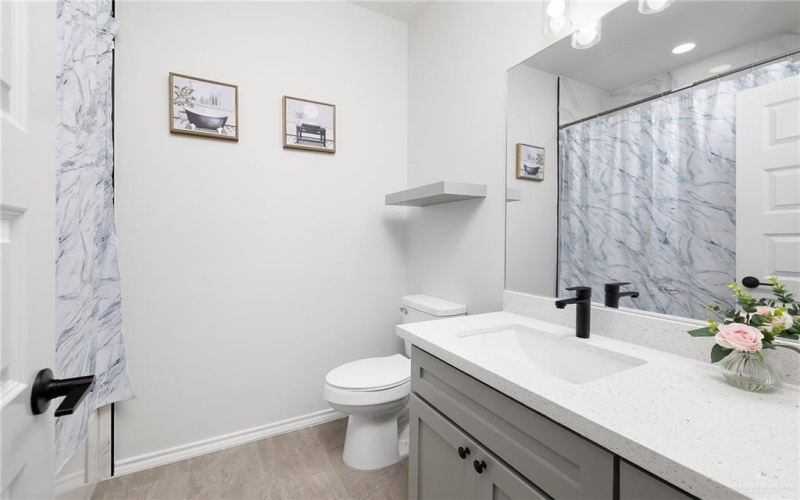 333 N Leon Avenue, Elsa, TX 78543, 3 Bedrooms Bedrooms, ,2 BathroomsBathrooms,Residential,For Sale,333 N Leon Avenue,464828
