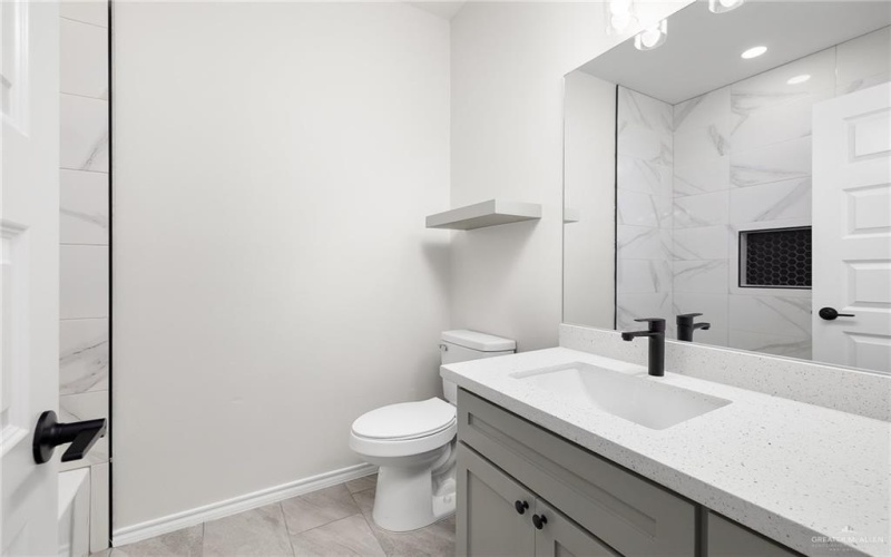 337 N Leon Avenue, Elsa, TX 78543, 3 Bedrooms Bedrooms, ,2 BathroomsBathrooms,Residential,For Sale,337 N Leon Avenue,464842